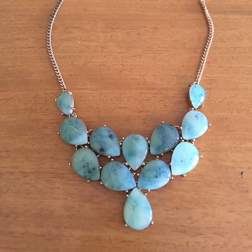 Green Stone Statement Nacklace!